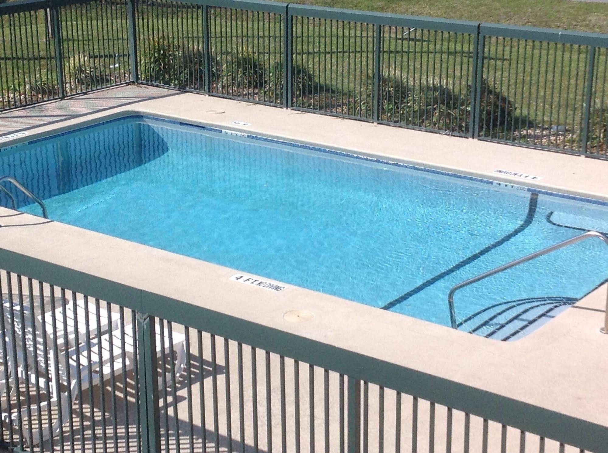 Super 8 By Wyndham Brunswick South I-95 Exterior foto